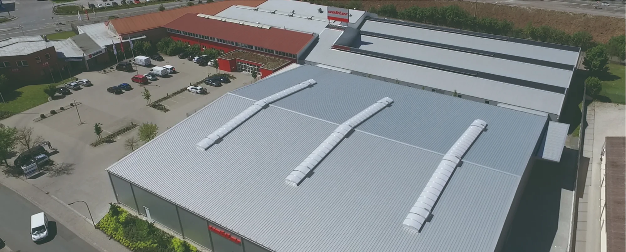Luchtfoto van de Uebler-fabriek in Forchheim, Duitsland